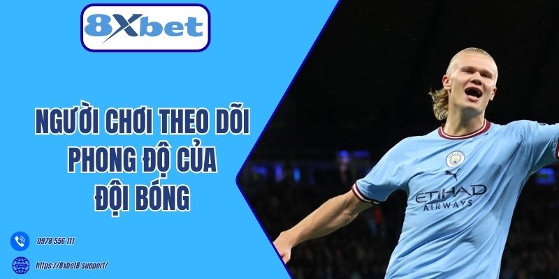 Người chơi theo dõi phong độ của đội bóng 
